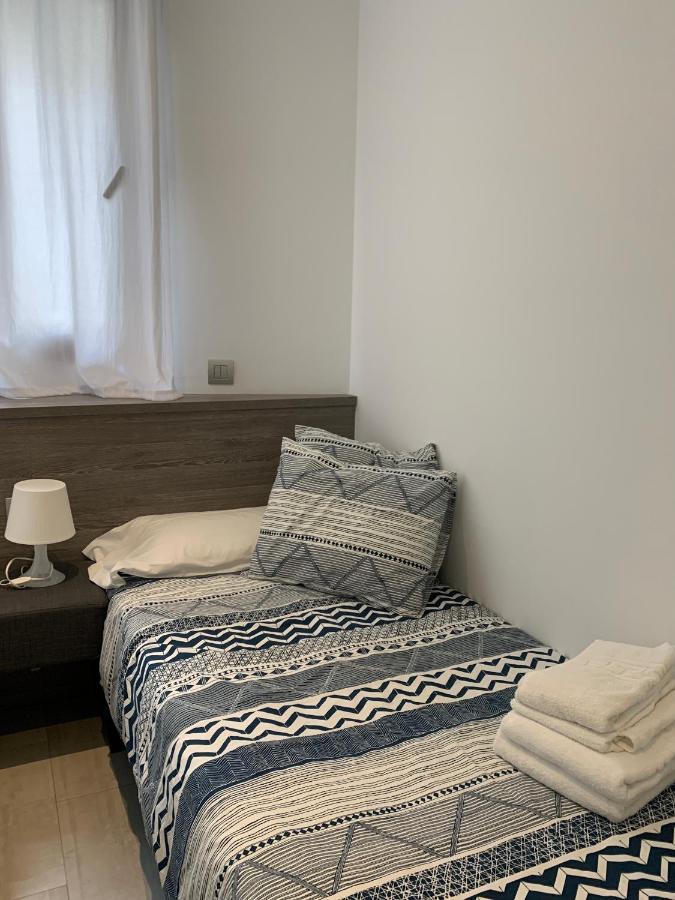 Apartaments El Cine Roses Ngoại thất bức ảnh